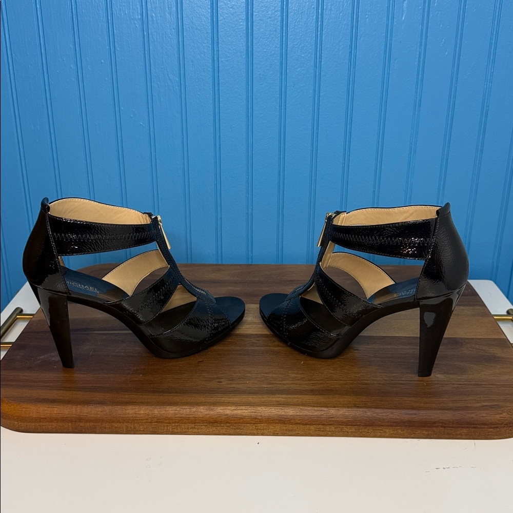 👠 LIKE NEW Michale Kors Black Patent Strappy Sandals Size 7 - Picture 3 of 7